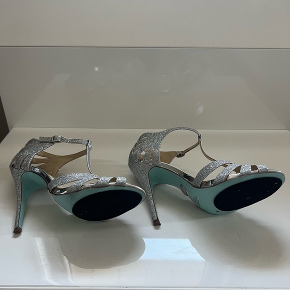 Betsey Johnson Shoes Silver Glitter T-Strap Heels | Color: Silver | Size: 7.5 - Picture 4 of 10